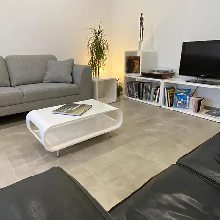 Art House - Maison D'art 度假居 蒙斯